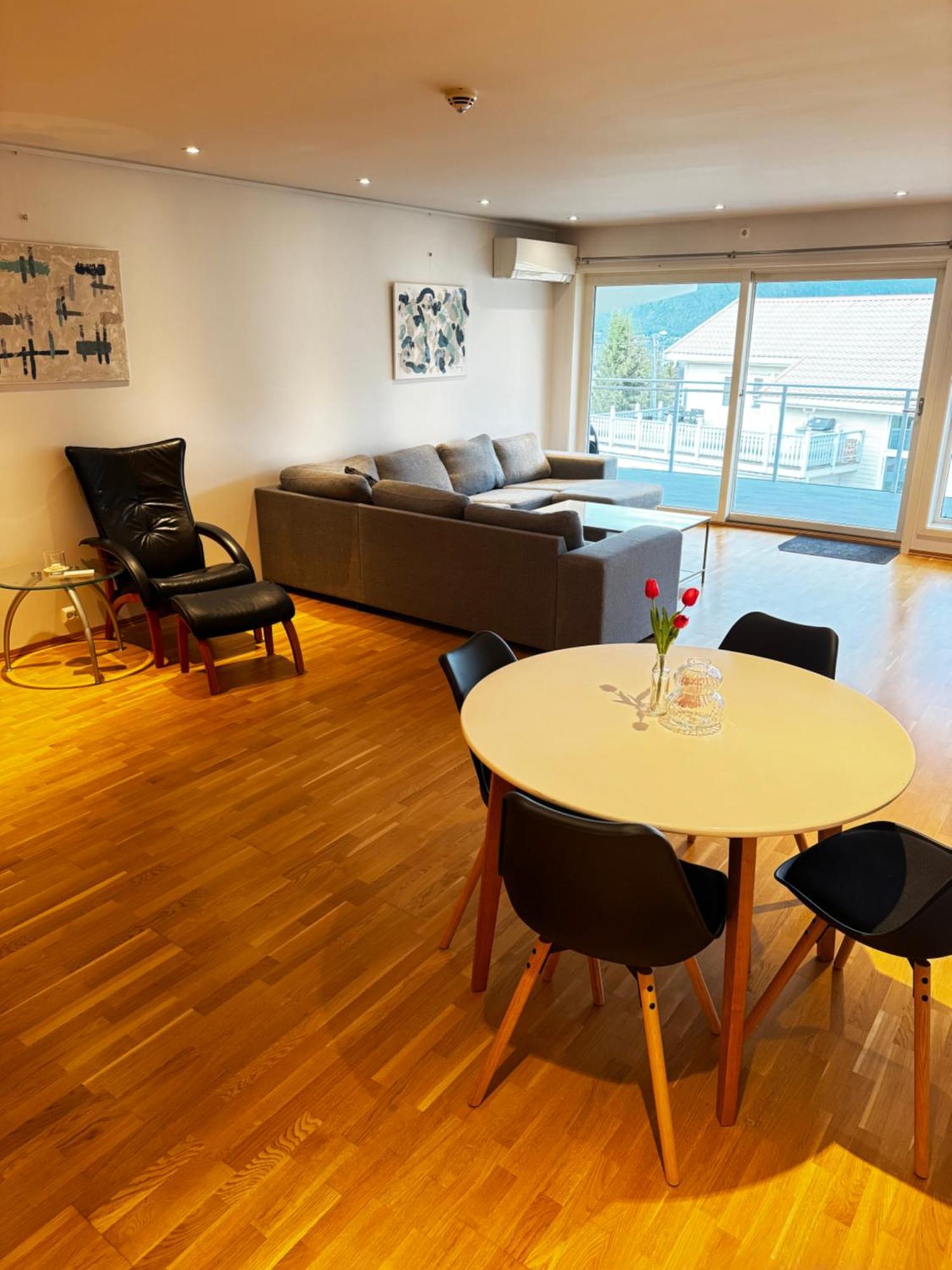 Sentral Leilighet Med Fantastisk Utsikt Tromsø Eksteriør bilde