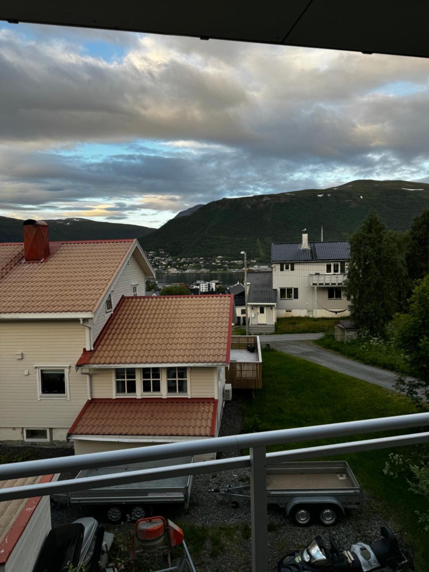 Sentral Leilighet Med Fantastisk Utsikt Tromsø Eksteriør bilde