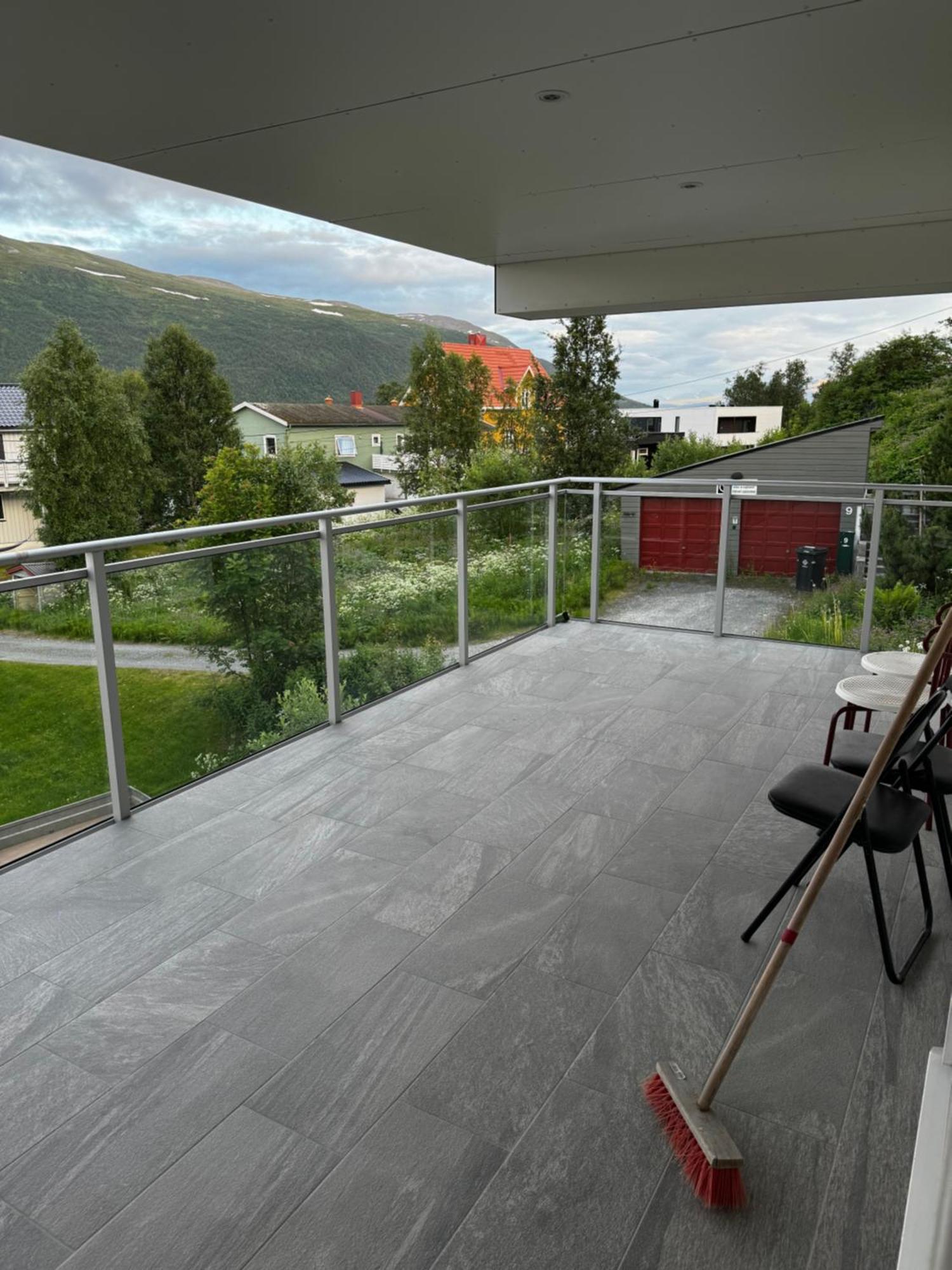 Sentral Leilighet Med Fantastisk Utsikt Tromsø Eksteriør bilde
